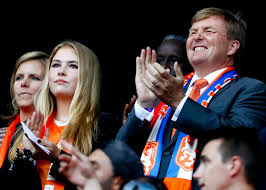 König Willem-Alexander mit seinen beiden Töchtern Amalia und Arianne Amalia und